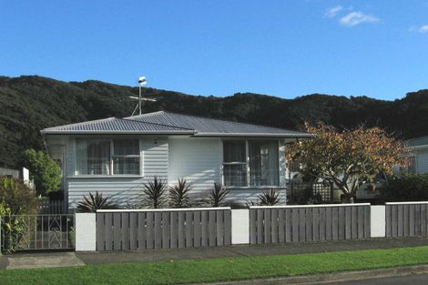 Photo of property in 15 Wetherby Grove, Wainuiomata, Lower Hutt, 5014