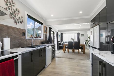 Photo of property in 15 Clematis Grove, Maungaraki, Lower Hutt, 5010