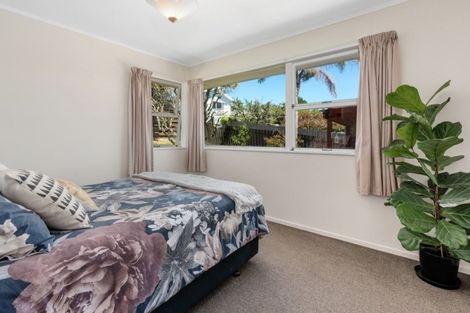 Photo of property in 13 Weatherly Road, Torbay, Auckland, 0630