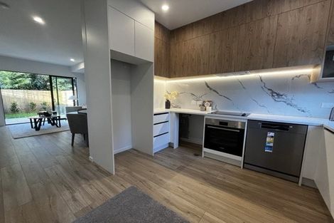 Photo of property in 2/4 Serjeant Street, Henderson, Auckland, 0612