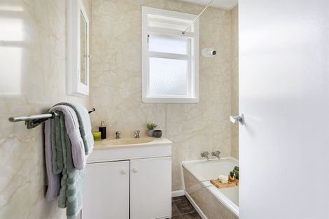 Photo of property in 25 Sievers Grove, Cannons Creek, Porirua, 5024