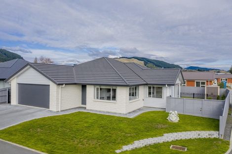 Photo of property in 13 Saint Vincent Way, Waikanae, 5036