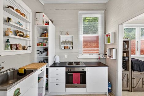 Photo of property in 10 Milton Road, Bluff Hill, Napier, 4110