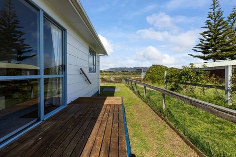 Photo of property in 42 Rutherford Drive, Waikanae Beach, Waikanae, 5036