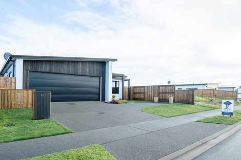 Photo of property in 10 Knightia Drive, Papamoa Beach, Papamoa, 3118