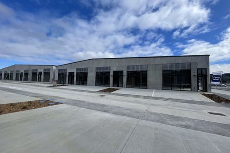 Photo of property in 1 Ara Paiwhenua, Tawa, Wellington, 5028