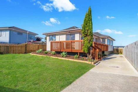 Photo of property in 9 Massine Place, Randwick Park, Auckland, 2105