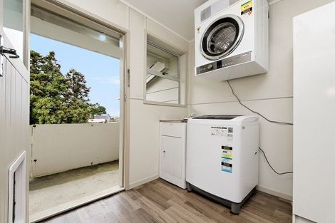 Photo of property in 32 Glenbervie Crescent, Massey, Auckland, 0614