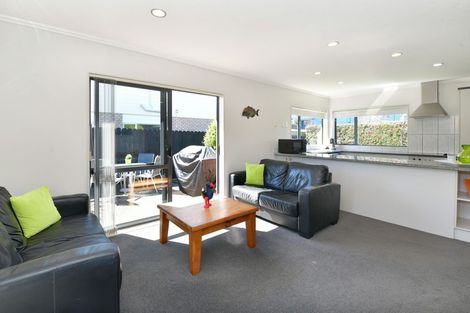 Photo of property in 15 Te Ruru Way, Stanmore Bay, Whangaparaoa, 0932