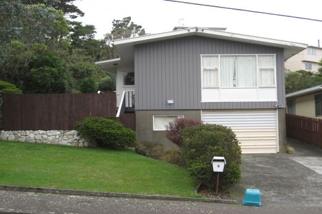 Photo of property in 9 Turville Crescent, Newlands, Wellington, 6037