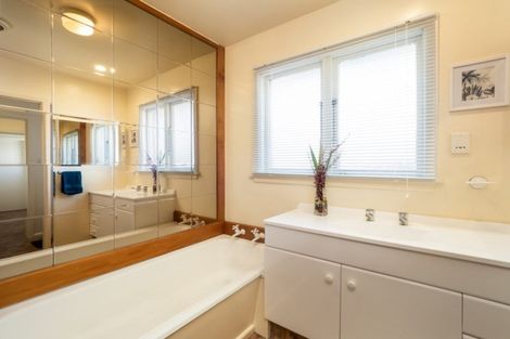 Photo of property in 18 Ilfracombe Place, Burnside, Christchurch, 8053