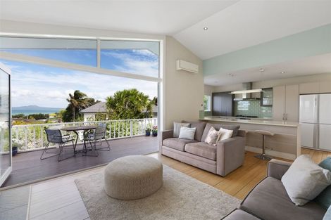 Photo of property in 1/3 Auld Street, Torbay, Auckland, 0630