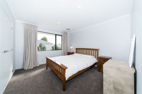 Photo of property in 5 Grand Oaks Drive, Awapuni, Palmerston North, 4412