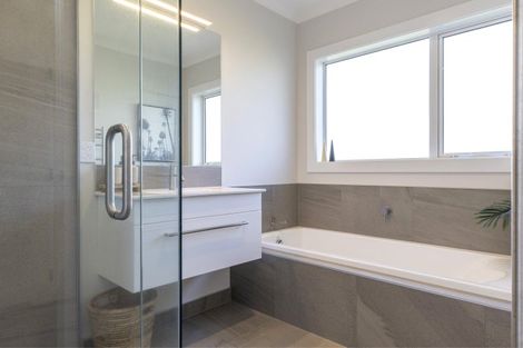 Photo of property in 7 Lochinvar Lane, Acacia Bay, Taupo, 3385