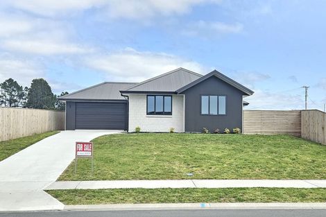 Photo of property in 59 Te Taniwha Road, One Tree Point, 0118