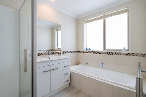 Photo of property in 16 Vantage Place, Omokoroa, 3114