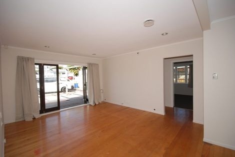 Photo of property in 21 Chilcott Road, Henderson, Auckland, 0612