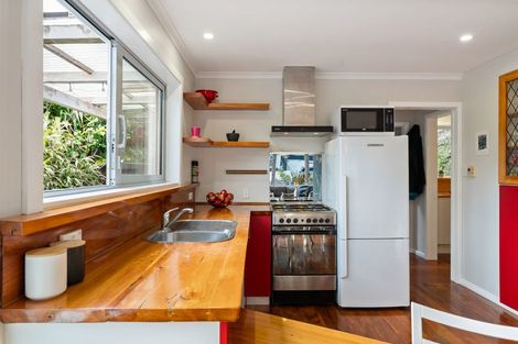 Photo of property in 66 Hungerford Road, Houghton Bay, Wellington, 6023