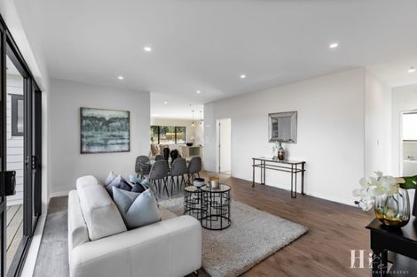 Photo of property in 9 Konoba Avenue, Kumeu, 0810