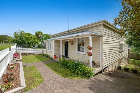 Photo of property in 31 Garfield Road, Helensville, 0800