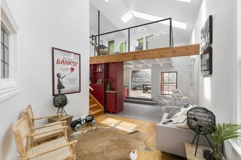 Photo of property in 10 Ranfurly Terrace, Mount Cook, Wellington, 6021