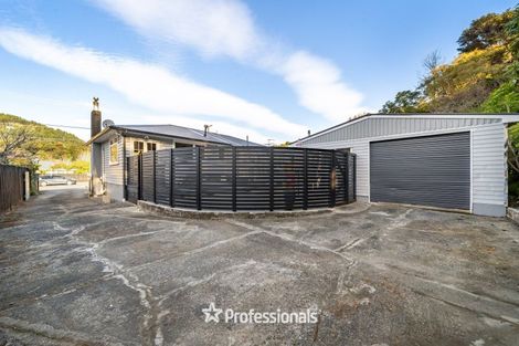Photo of property in 14 Pinehaven Road, Pinehaven, Upper Hutt, 5019