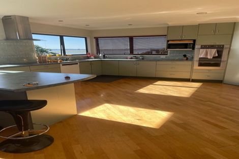 Photo of property in 2 Crispe Road, Clarks Beach, 2122