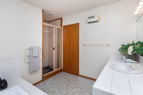 Photo of property in 255 Avonhead Road, Avonhead, Christchurch, 8042