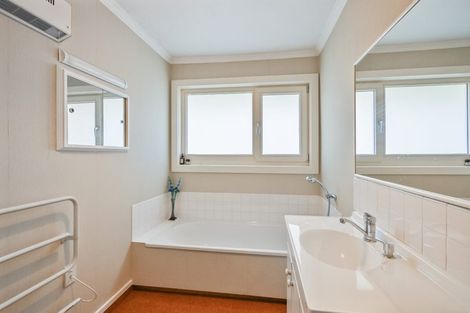 Photo of property in 16 Stormont Place, Avonhead, Christchurch, 8042