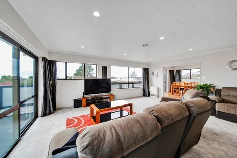 Photo of property in 25 Truby King Street, Merrilands, New Plymouth, 4312