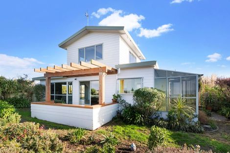 Photo of property in 1415 Whangaparaoa Road, Army Bay, Whangaparaoa, 0930