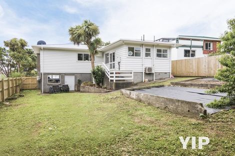 Photo of property in 20 Horokiwi Road West, Newlands, Wellington, 6037