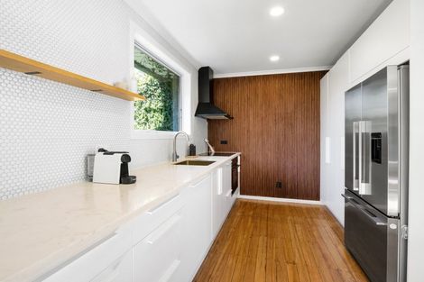 Photo of property in 121a Oceanview Road, Mount Maunganui, 3116