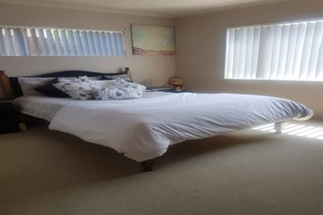 Photo of property in 2 Senator Drive, Manurewa, Auckland, 2105