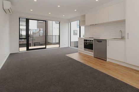 Photo of property in 13/1 Fruitvale Road, New Lynn, Auckland, 0600