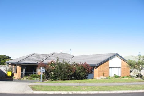 Photo of property in 12 Sandwick Drive, Weymouth, Auckland, 2103