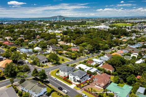 Photo of property in 48 Holland Road, Hillcrest, Auckland, 0627