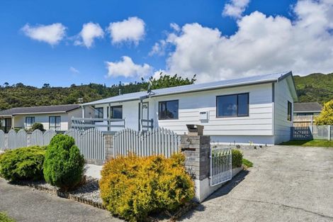 Photo of property in 4a Glenbrook Grove, Naenae, Lower Hutt, 5011