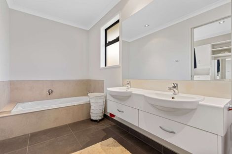 Photo of property in 28 Noble Johnston Drive, Katikati, 3129