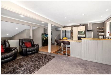 Photo of property in 2/150 Tirohanga Road, Tirohanga, Lower Hutt, 5010