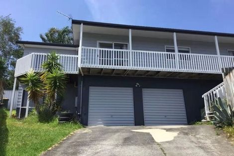 Photo of property in 2/14 Camilla Grove, Totara Vale, Auckland, 0629