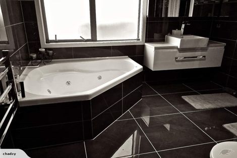 Photo of property in 108 Glanmire Road, Newlands, Wellington, 6037