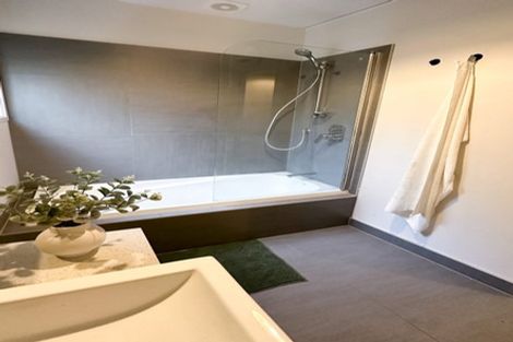 Photo of property in 4 Hiwihau Place, Glenfield, Auckland, 0629