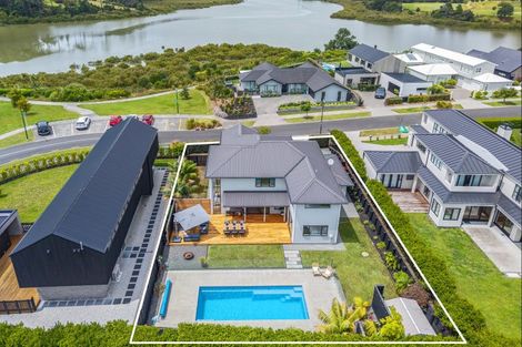 Photo of property in 15 William Blake Way, Riverhead, 0820