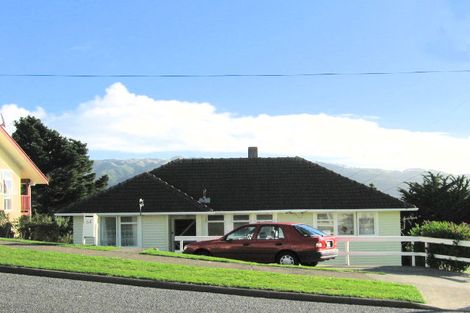 Photo of property in 64 Sievers Grove, Cannons Creek, Porirua, 5024