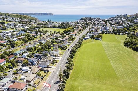Photo of property in 130 Main Road, Titahi Bay, Porirua, 5022