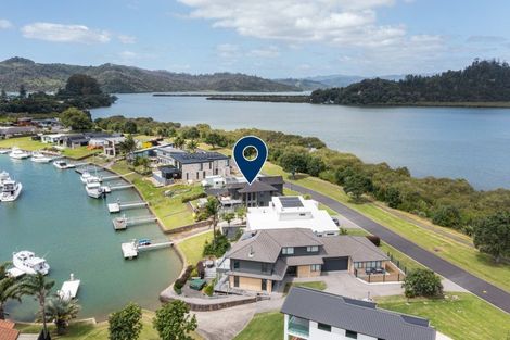 Photo of property in 10 Hei Esplanade, Whitianga, 3510