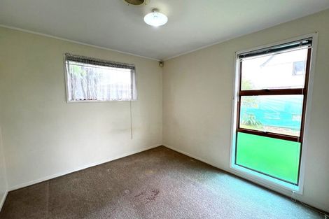 Photo of property in 2/43 Challen Close, Conifer Grove, Takanini, 2112