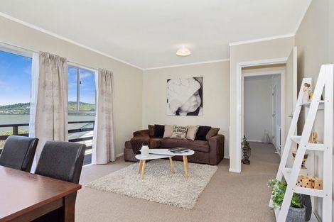 Photo of property in 9 Chetwode Grove, Newlands, Wellington, 6037