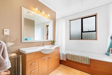 Photo of property in 6 Sequoia Place, Kelvin Heights, Queenstown, 9300